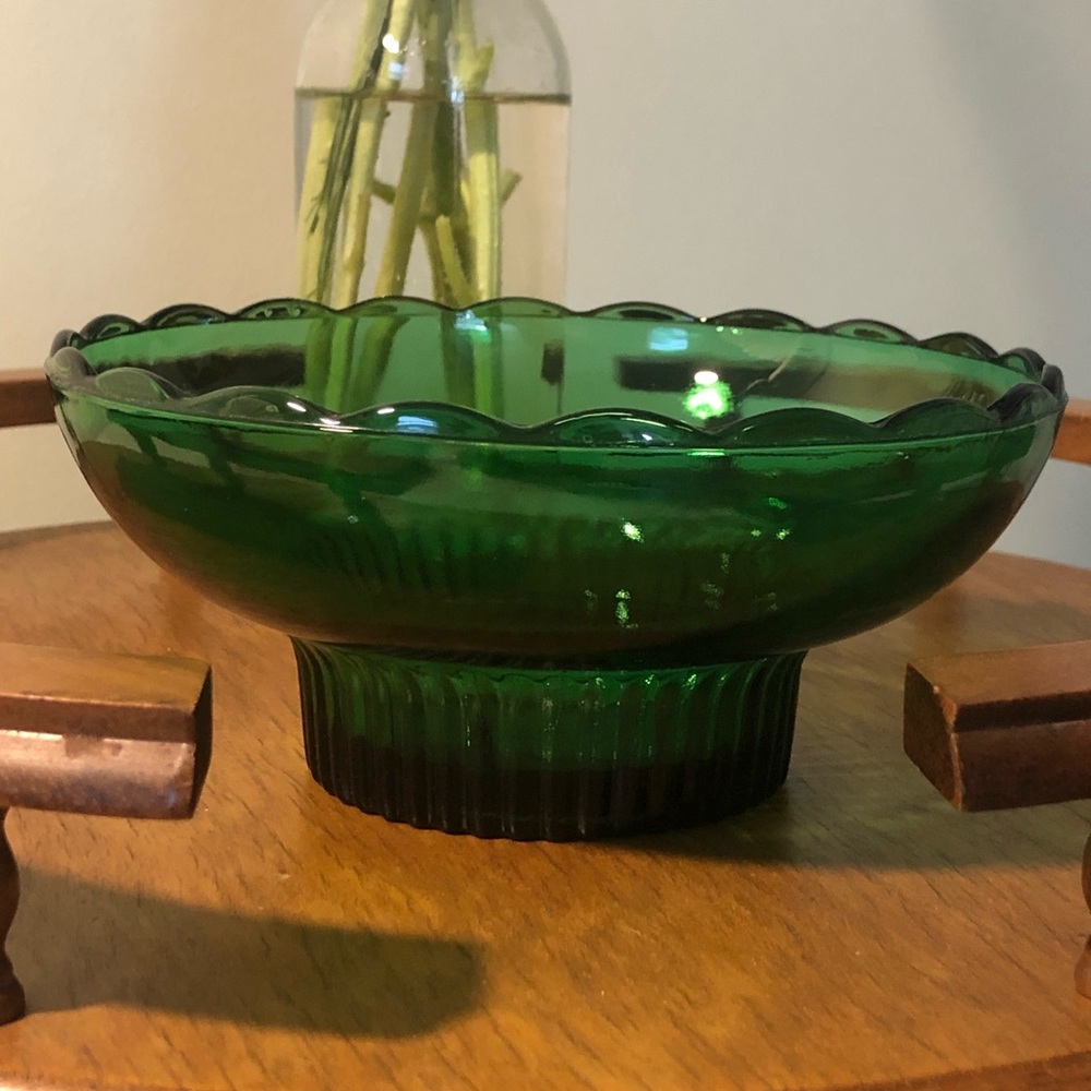 Vintage green bowl.  Scalloped edges and ribbed base by E.O. Brody Co (1960’s)
